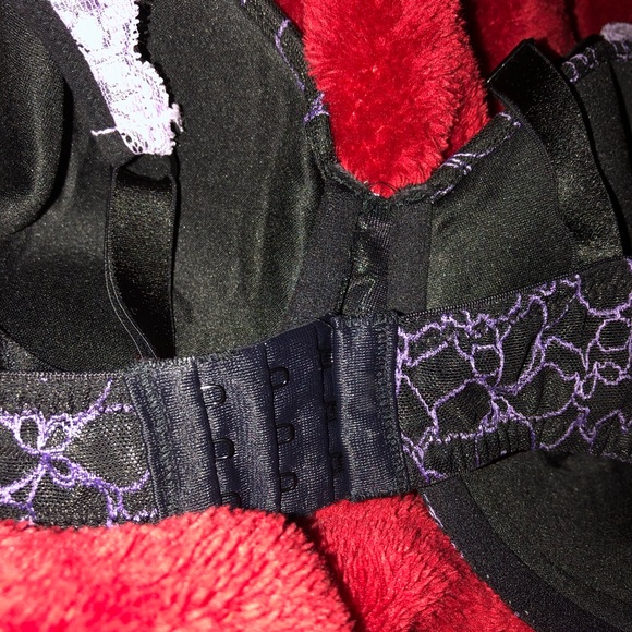 Full Busted Fredricks Of Hollywood Bra - Picture 4 of 6